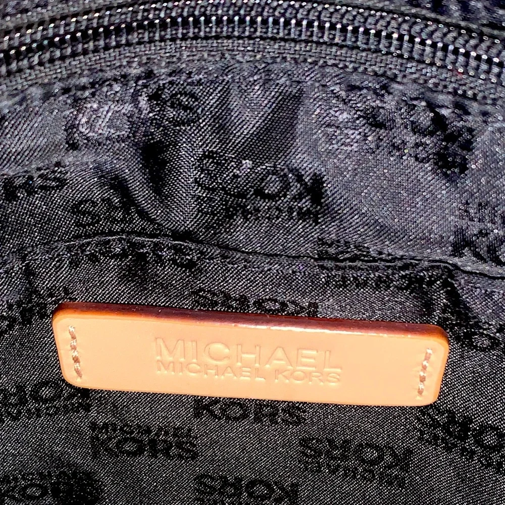 Michael Kors Leather Tote/ Shoulder Bag. - Picture 7 of 11